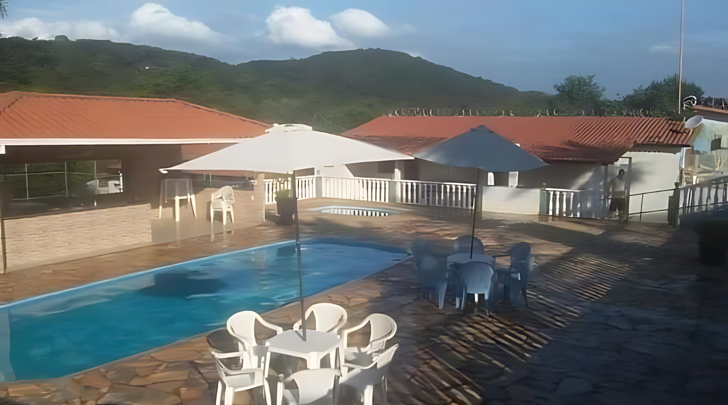 Área de visitas com piscina